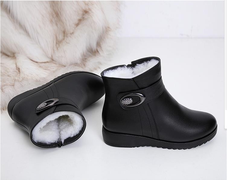 Bota Feminina de Couro Pelúcida Inverno